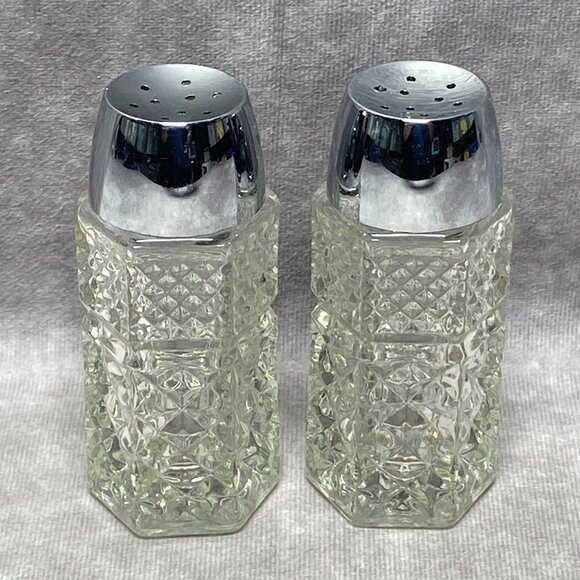 Vintage Wexford Pressed Glass Salt & Pepper Shakers With Chrome Plastic Tops - Picture 1 of 12